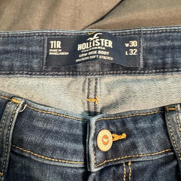 Euc women’s hollister jeans - Picture 2 of 3